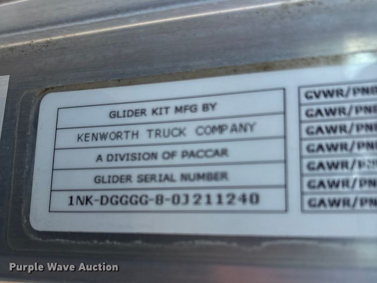 image for item EG8854 2018 Kenworth T800 Glider semi truck