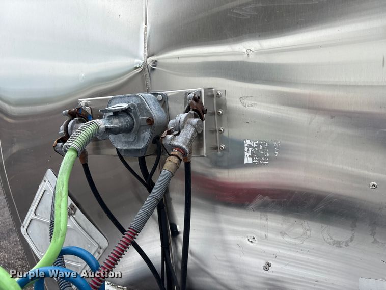 image for item EG8975 1989 Brenner Trailers tank trailer