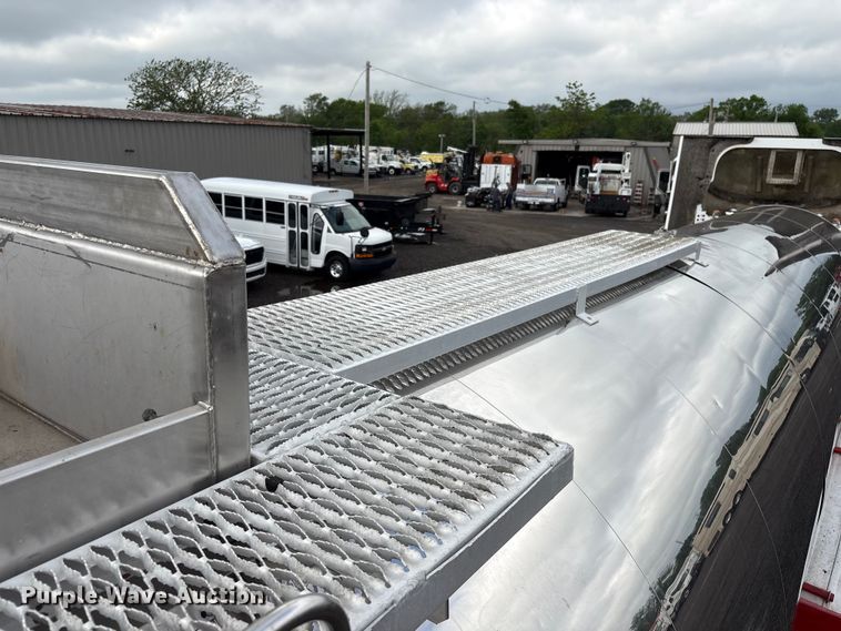 image for item EG8975 1989 Brenner Trailers tank trailer