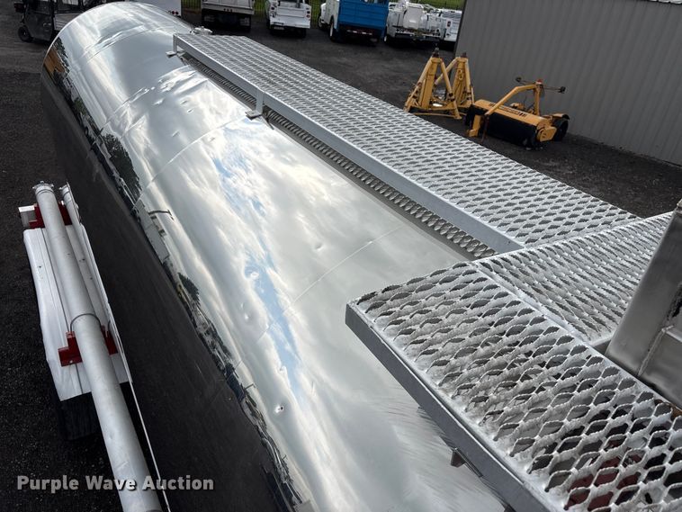 image for item EG8975 1989 Brenner Trailers tank trailer