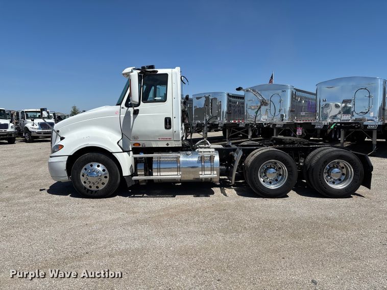 image for item EM0094 2016 International LF687 semi truck