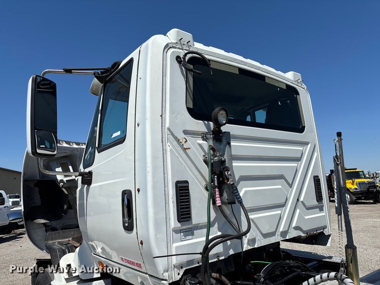 image for item EM0094 2016 International LF687 semi truck