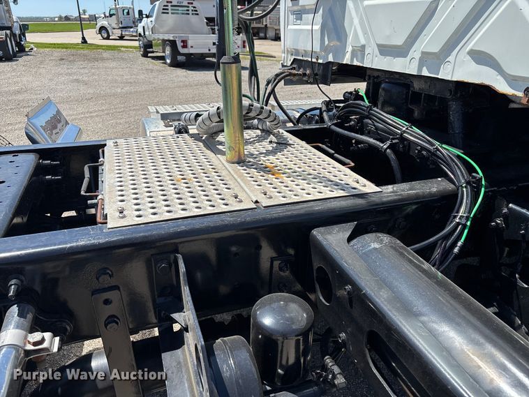 image for item EM0094 2016 International LF687 semi truck