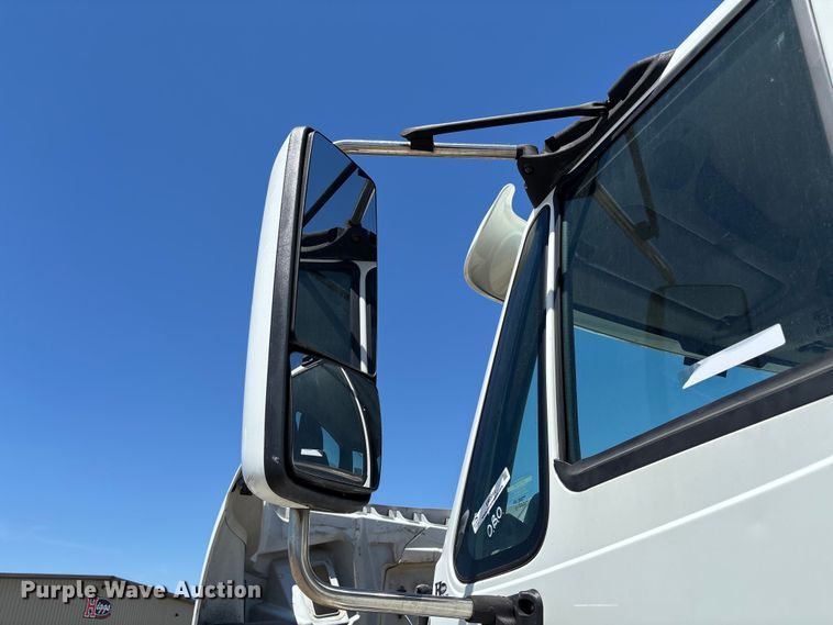 image for item EM0094 2016 International LF687 semi truck