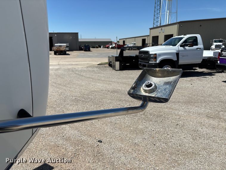 image for item EM0094 2016 International LF687 semi truck