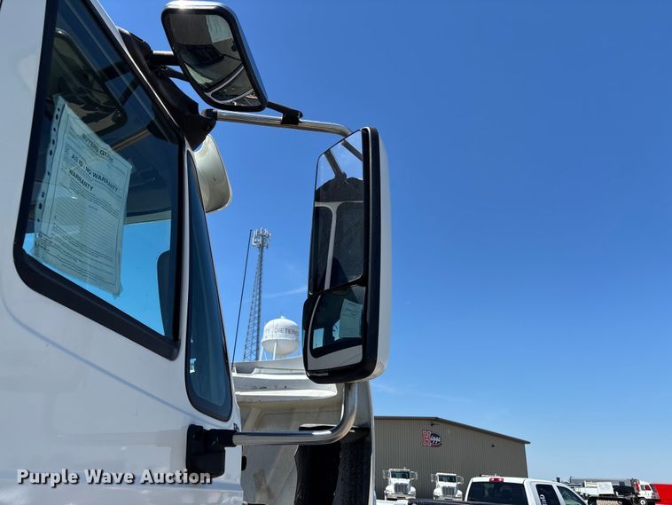 image for item EM0094 2016 International LF687 semi truck