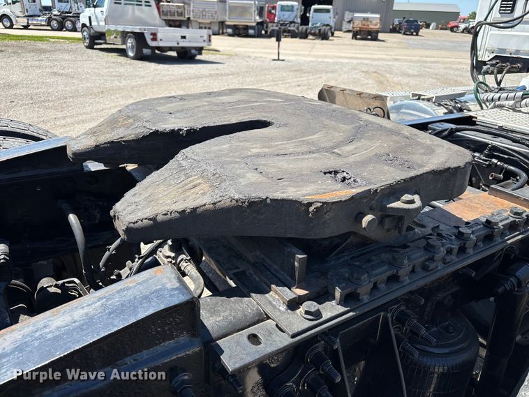 image for item EM0094 2016 International LF687 semi truck