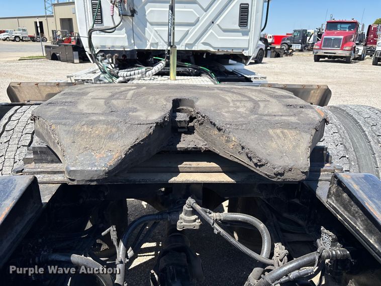 image for item EM0094 2016 International LF687 semi truck