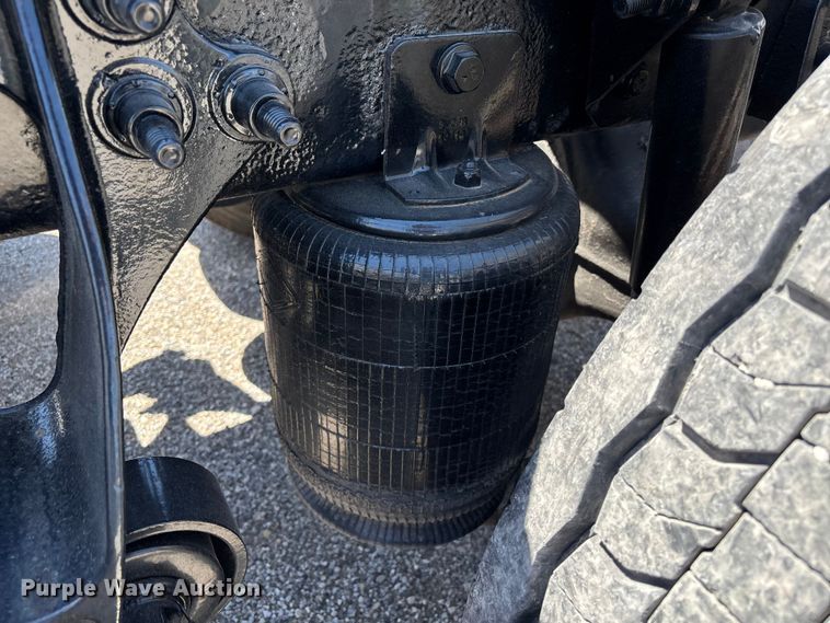 image for item EM0094 2016 International LF687 semi truck