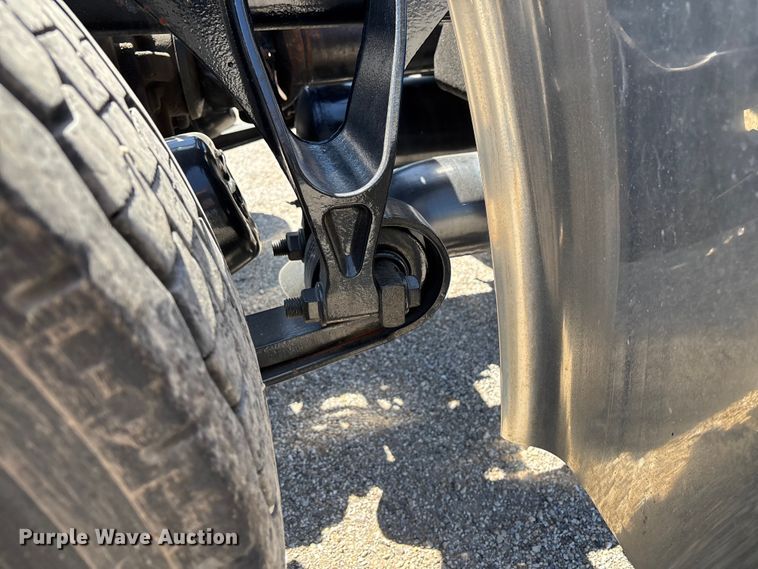 image for item EM0094 2016 International LF687 semi truck