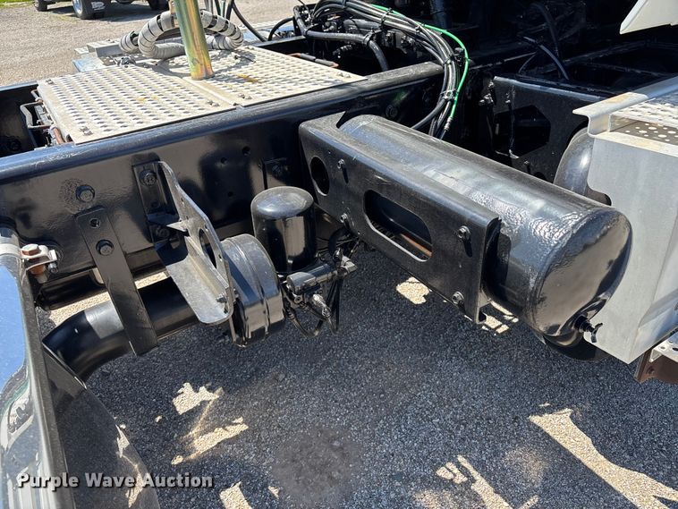 image for item EM0094 2016 International LF687 semi truck
