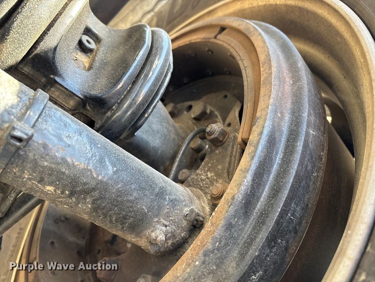 image for item EM0094 2016 International LF687 semi truck