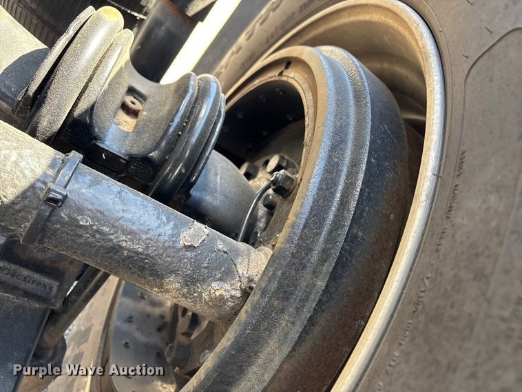 image for item EM0094 2016 International LF687 semi truck
