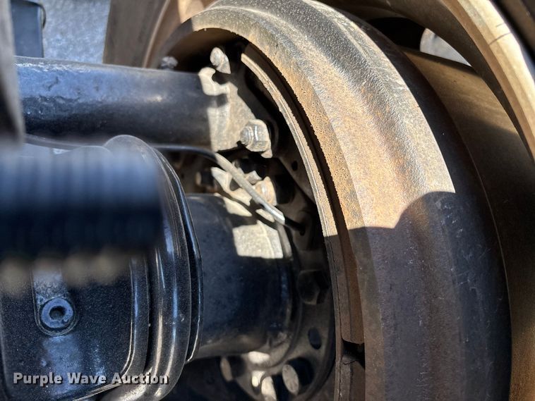 image for item EM0094 2016 International LF687 semi truck