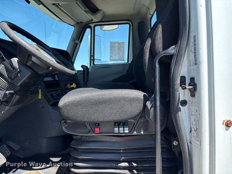 image for item EM0094 2016 International LF687 semi truck