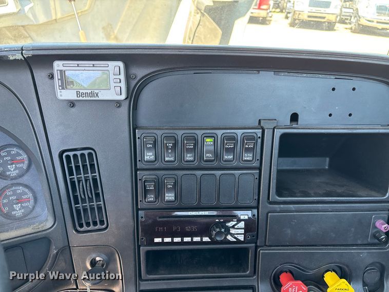 image for item EM0094 2016 International LF687 semi truck