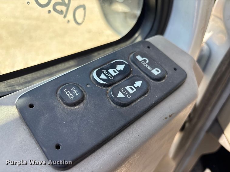 image for item EM0094 2016 International LF687 semi truck
