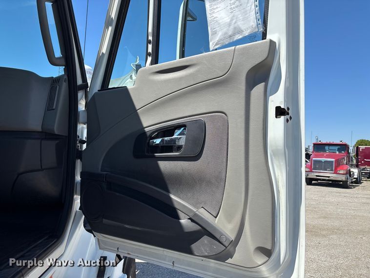 image for item EM0094 2016 International LF687 semi truck