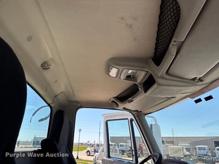 image for item EM0094 2016 International LF687 semi truck