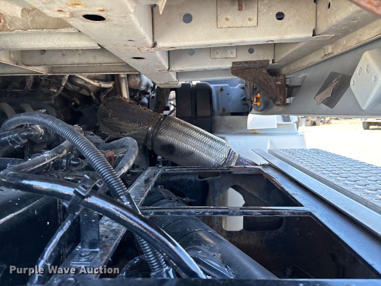 image for item EM0094 2016 International LF687 semi truck