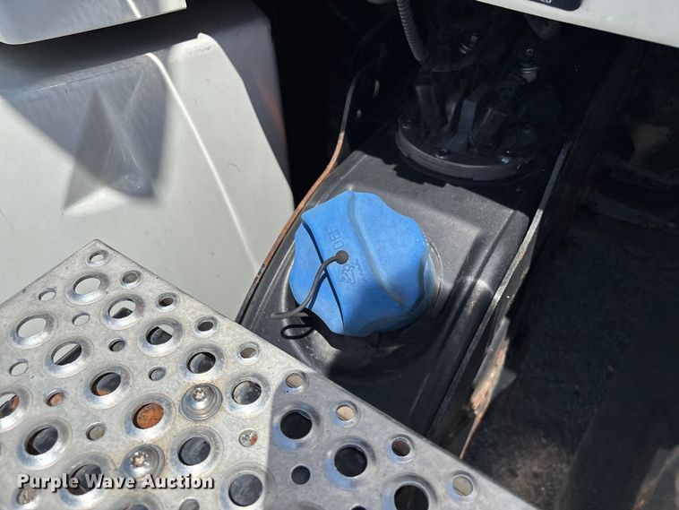 image for item EM0094 2016 International LF687 semi truck