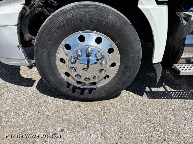 image for item EM0094 2016 International LF687 semi truck