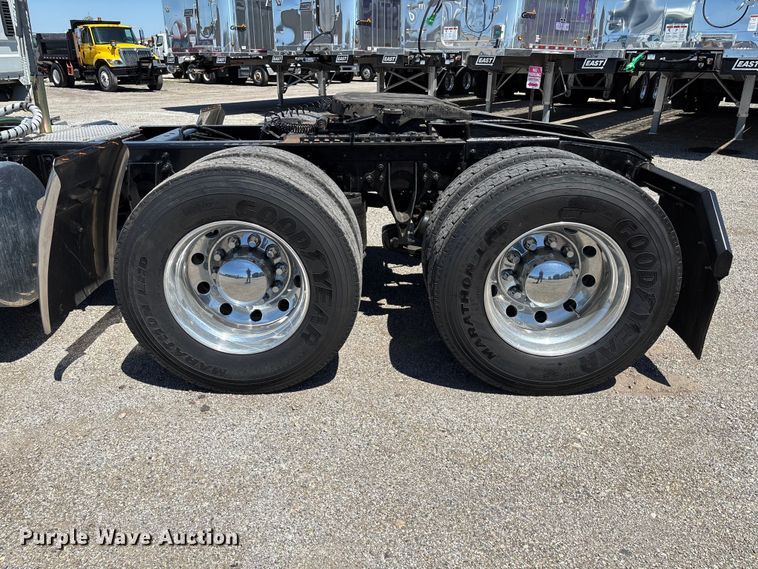 image for item EM0094 2016 International LF687 semi truck