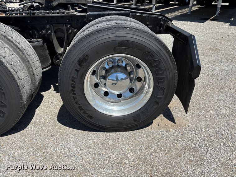 image for item EM0094 2016 International LF687 semi truck