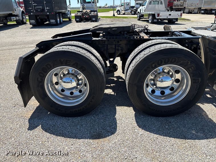 image for item EM0094 2016 International LF687 semi truck