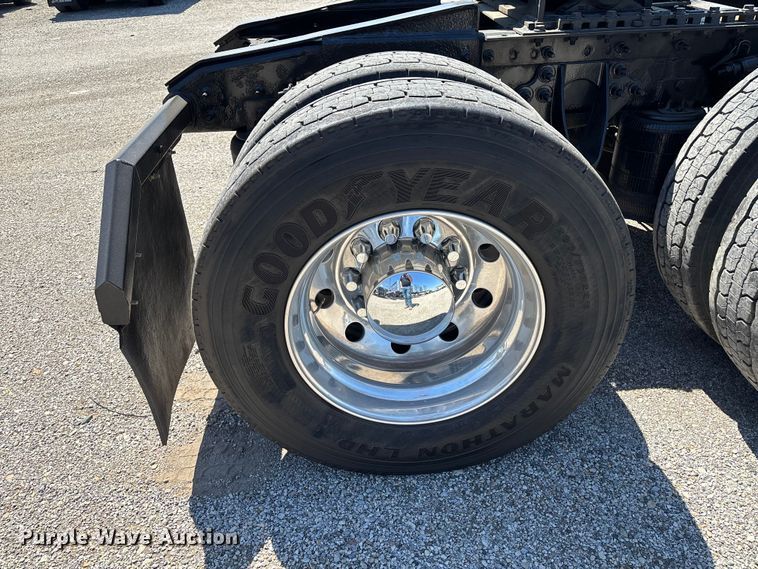 image for item EM0094 2016 International LF687 semi truck