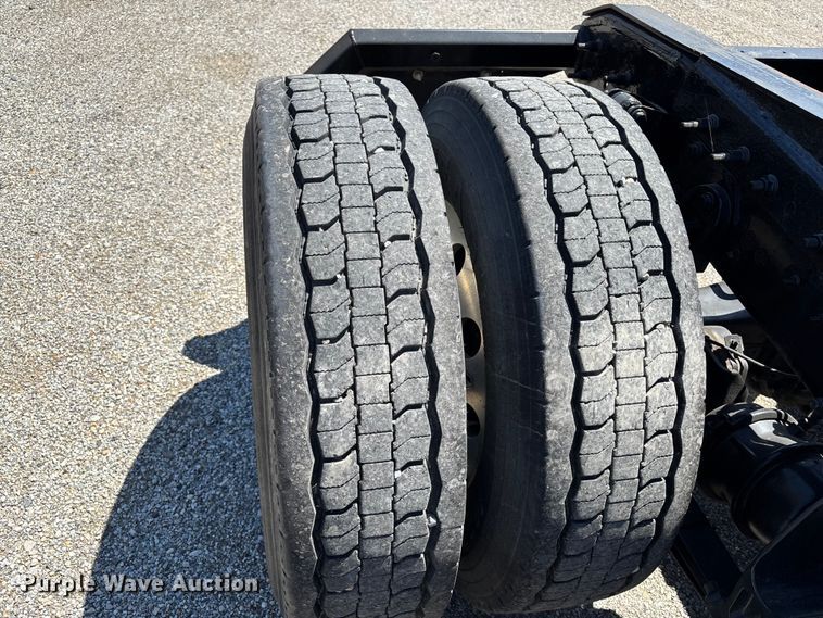 image for item EM0094 2016 International LF687 semi truck