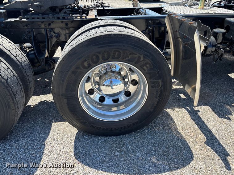image for item EM0094 2016 International LF687 semi truck