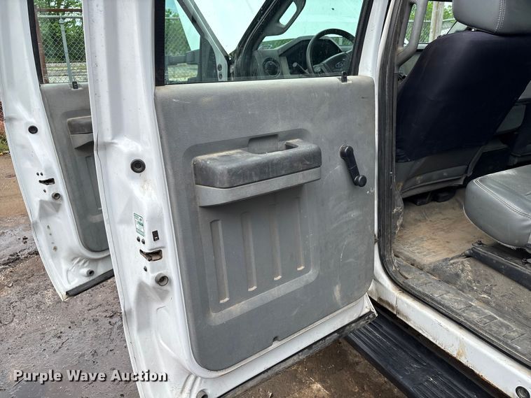 image for item EM0095 2011 Ford F550 Super Duty Crew Cab utility / service truck