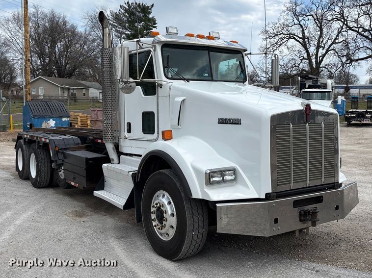 image for item EO4139 2012 Kenworth T800 roll-off container truck