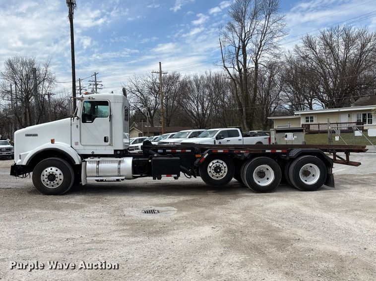 image for item EO4139 2012 Kenworth T800 roll-off container truck