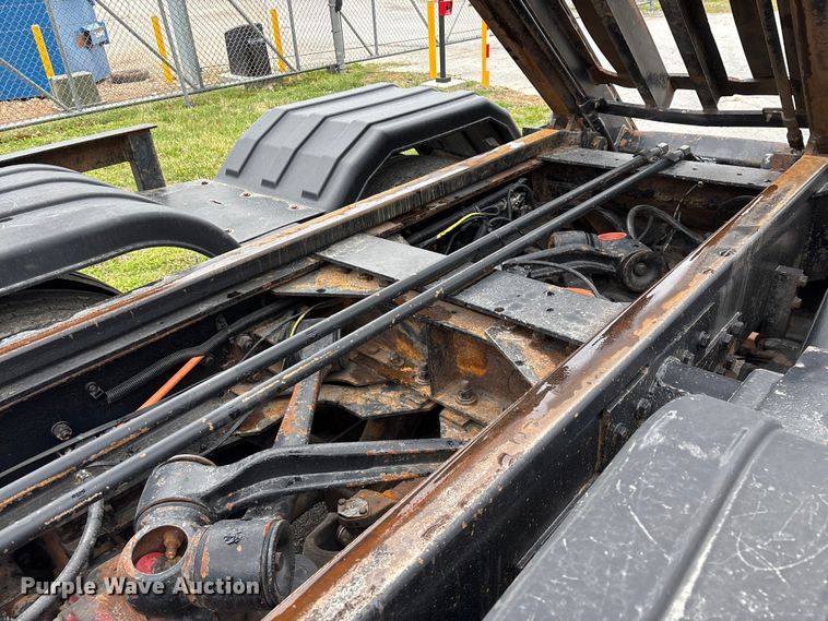 image for item EO4139 2012 Kenworth T800 roll-off container truck