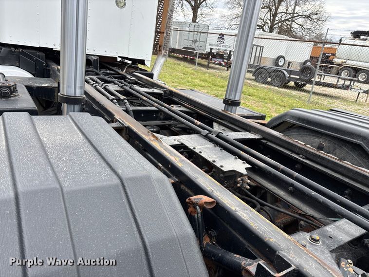 image for item EO4139 2012 Kenworth T800 roll-off container truck