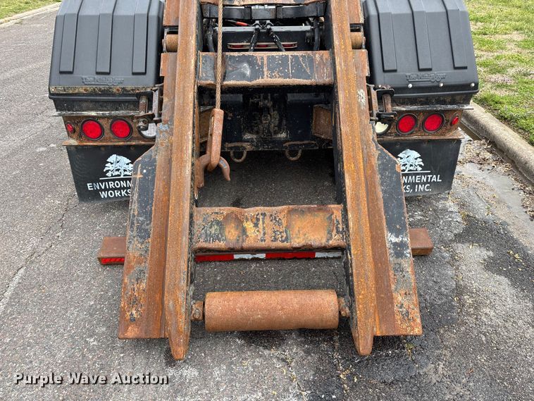 image for item EO4139 2012 Kenworth T800 roll-off container truck