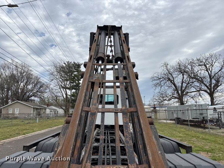 image for item EO4139 2012 Kenworth T800 roll-off container truck