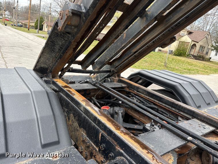 image for item EO4139 2012 Kenworth T800 roll-off container truck