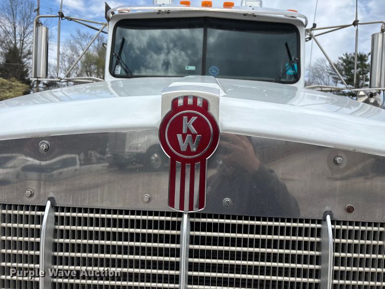 image for item EO4139 2012 Kenworth T800 roll-off container truck