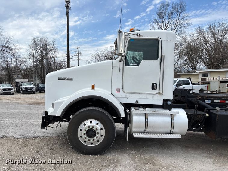 image for item EO4139 2012 Kenworth T800 roll-off container truck