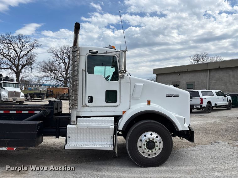 image for item EO4139 2012 Kenworth T800 roll-off container truck