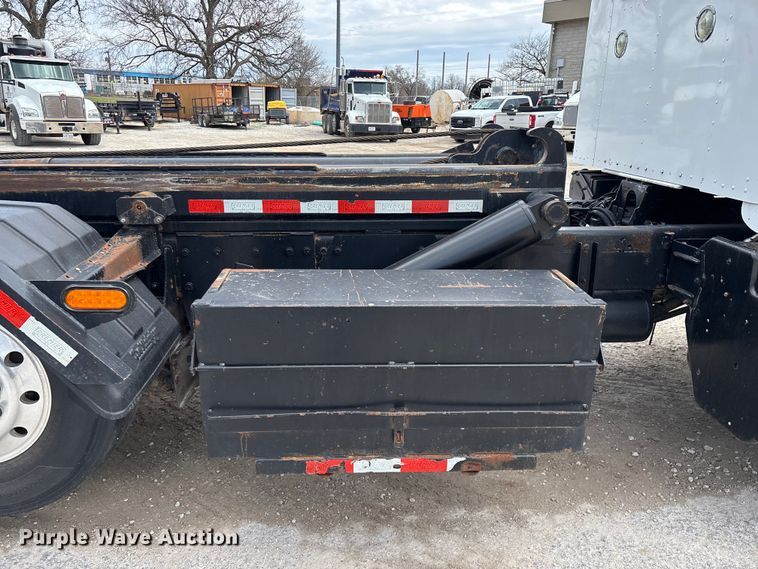 image for item EO4139 2012 Kenworth T800 roll-off container truck