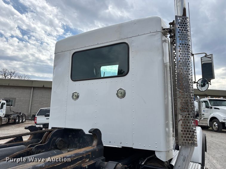 image for item EO4139 2012 Kenworth T800 roll-off container truck