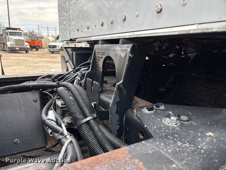 image for item EO4139 2012 Kenworth T800 roll-off container truck