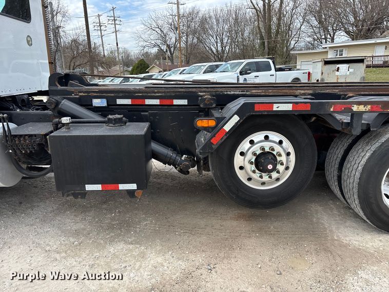 image for item EO4139 2012 Kenworth T800 roll-off container truck