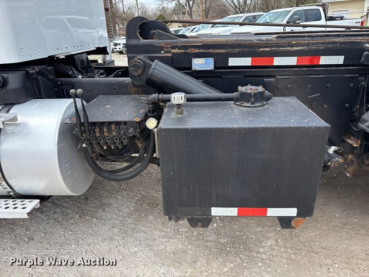 image for item EO4139 2012 Kenworth T800 roll-off container truck