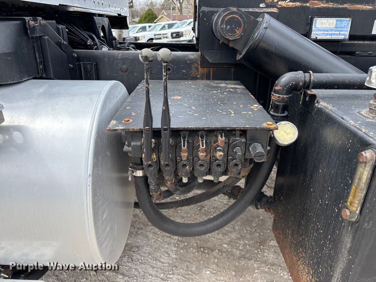 image for item EO4139 2012 Kenworth T800 roll-off container truck