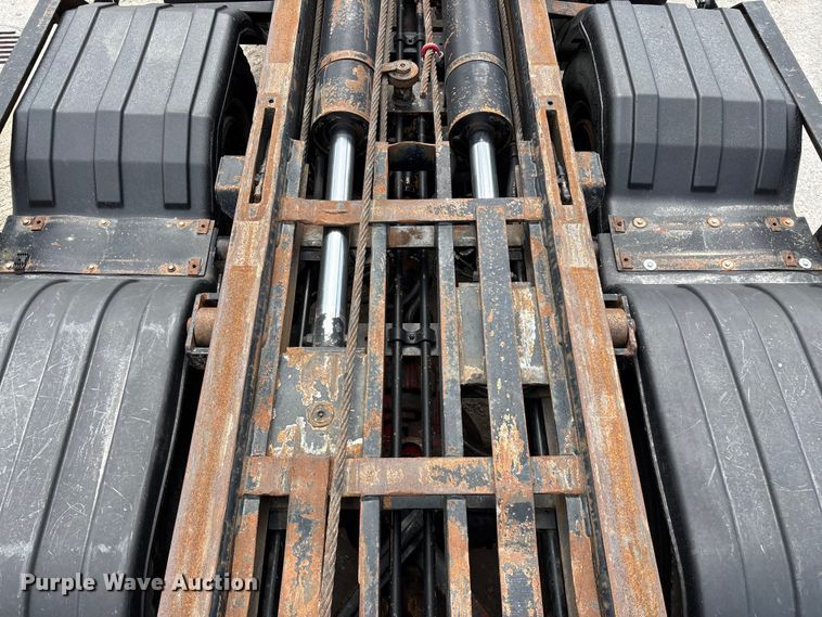 image for item EO4139 2012 Kenworth T800 roll-off container truck